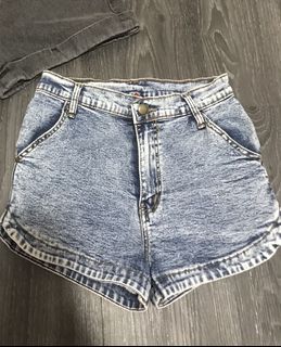 (Category: ) located in . Submitted by prettyythingsss (Listing ID 1056478534, Image 1). Description: .