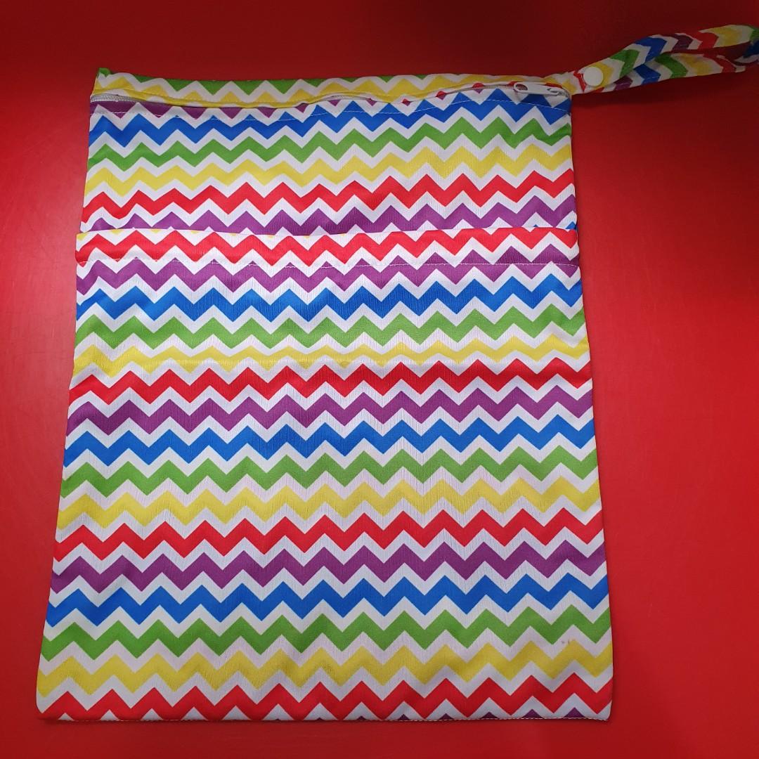 Diaper Nappy Wet Dry Bag (Category: Diapers & Baby Wipes) located in Batangas. Submitted by racloset16 (Listing ID 1056597797, Image 1). Description: Diaper Nappy Wet Dry Bag Preloved/ EUC waterproof zippered pocket reusable/ washable.