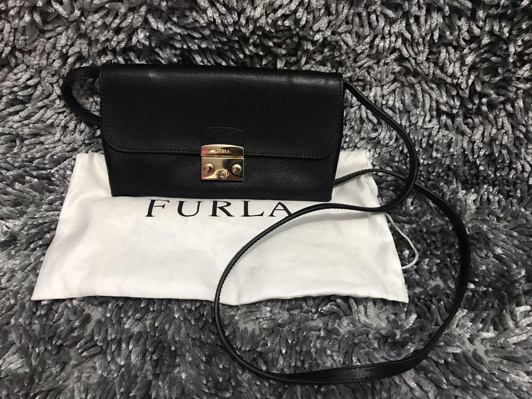 pink wallet on chain