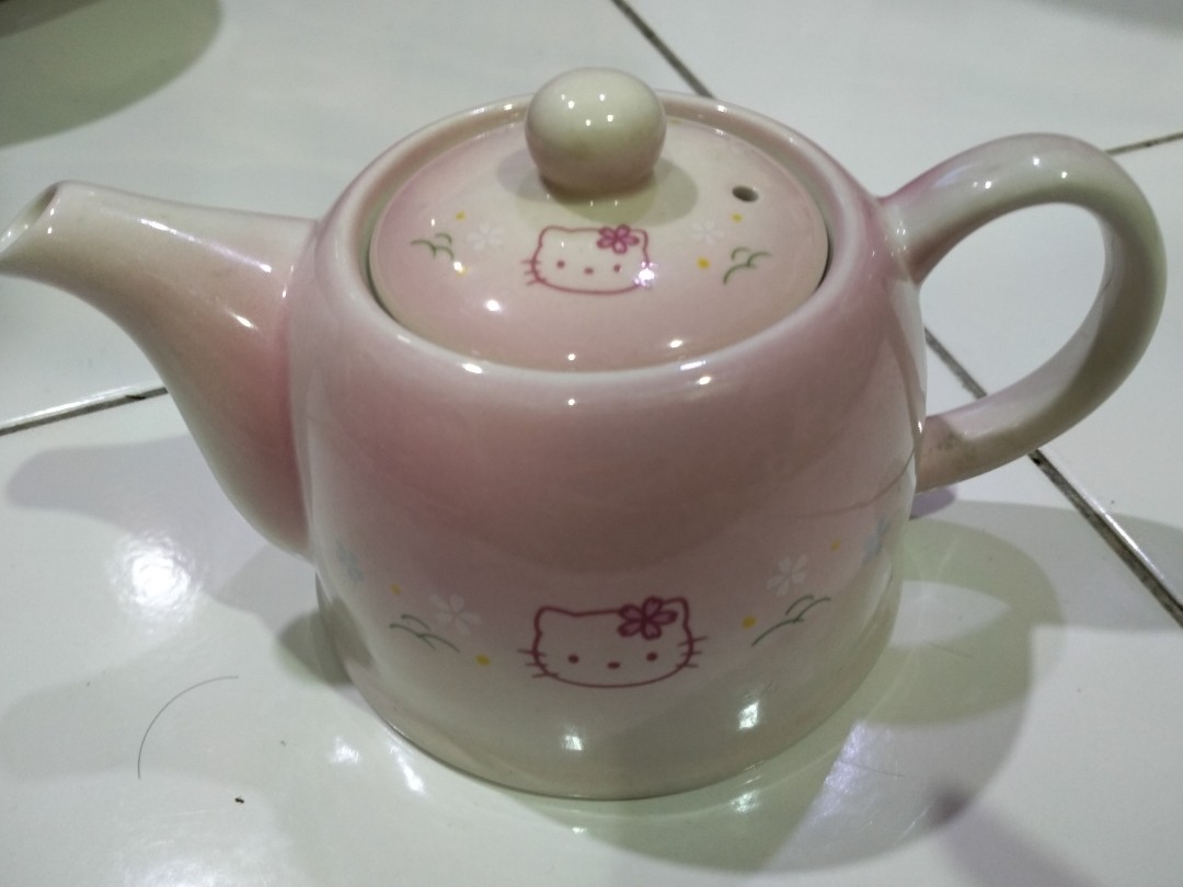 Hello Kitty Sweet Strawberry Teapot