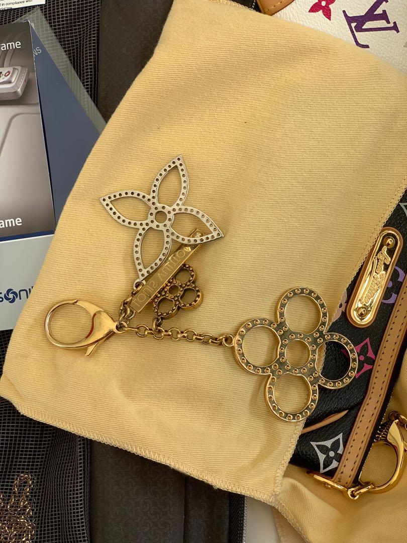 Louis Vuitton Charm (Category: Luxury Accessories) located in Makati City. Submitted by ehloysah (Listing ID 1056475543, Image 2). Description: Some are selling this for 16k, selling only for 13k Buyer shoulders shipping and handlin + insurance Location: Naga City .