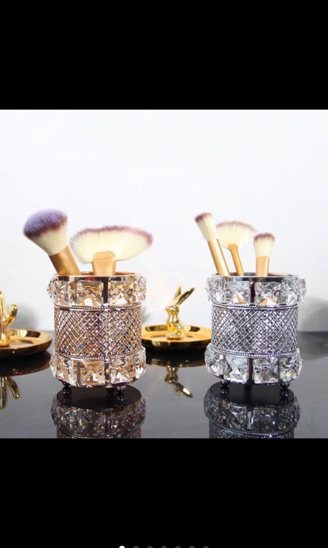 Royal Crystal Make up brushes Holders/ Organizers (Category: Storage Boxes & Baskets) located in Taguig. Submitted by endlessbliss_ph (Listing ID 1056553332, Image 1). Description: Variations: gold & silver , Dimension: 12x10.5cm . FOR PRE-ORDER 5-12 days ETA, usually arrives earlier.