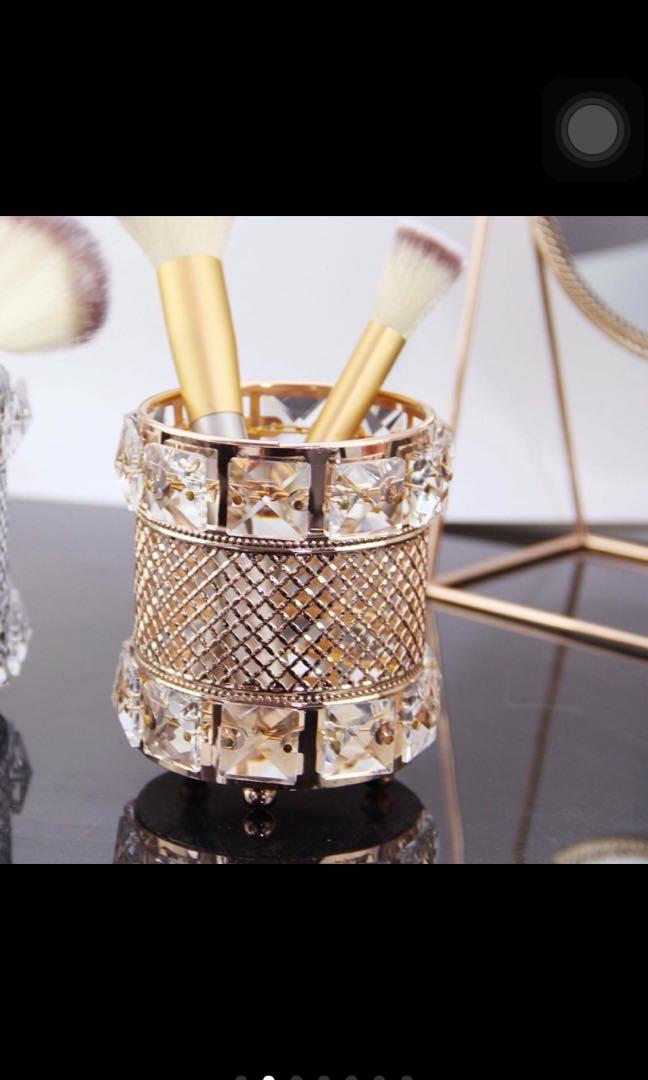 Royal Crystal Make up brushes Holders/ Organizers (Category: Storage Boxes & Baskets) located in Taguig. Submitted by endlessbliss_ph (Listing ID 1056553332, Image 2). Description: Variations: gold & silver , Dimension: 12x10.5cm . FOR PRE-ORDER 5-12 days ETA, usually arrives earlier.