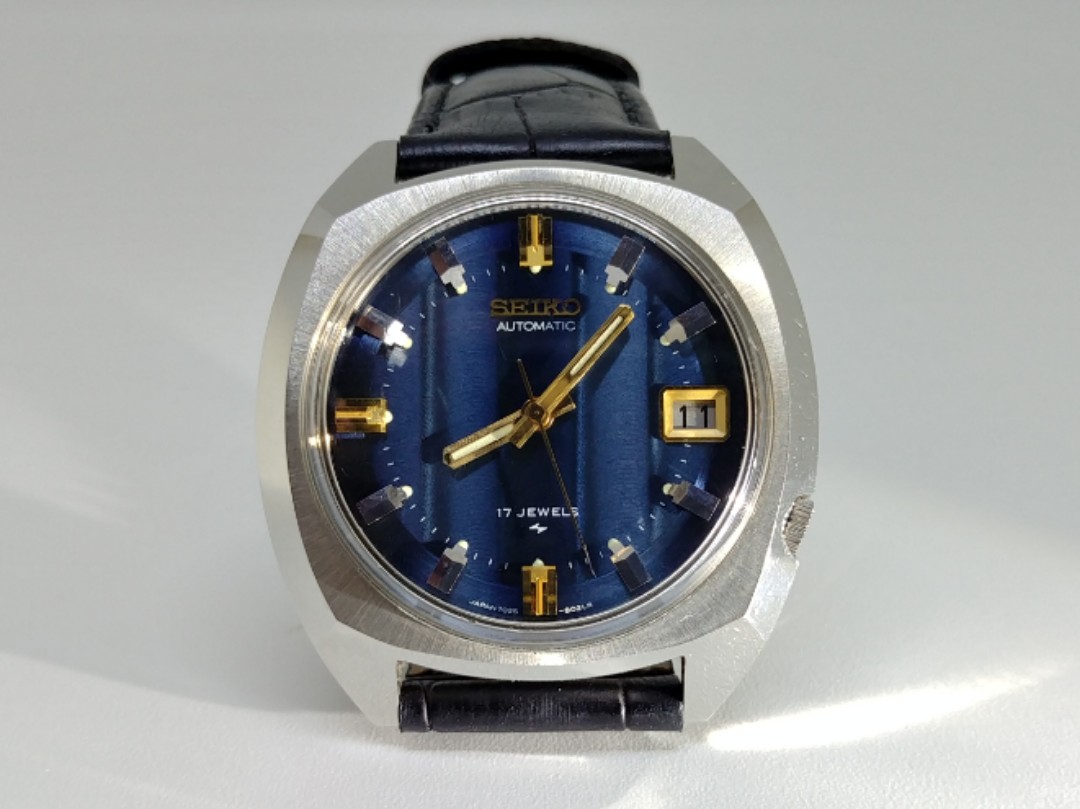 Seiko rare 7025-8020 vintage automatic ( 38mm , blue sunburst , 1977 japan  ), Luxury, Watches on Carousell