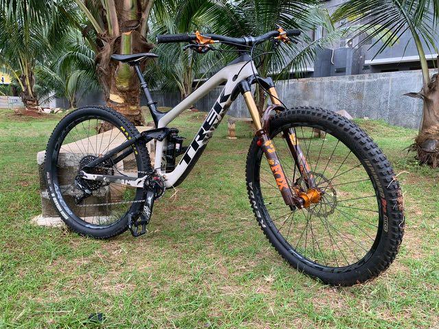 Sepeda AM Trek Slash 9.7 2020 Carbon 
