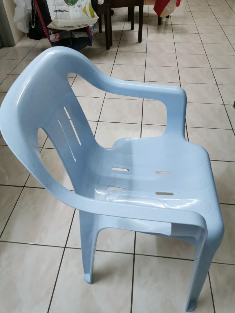 3V brand good plastic Relax Chair arm chair with 3V logo