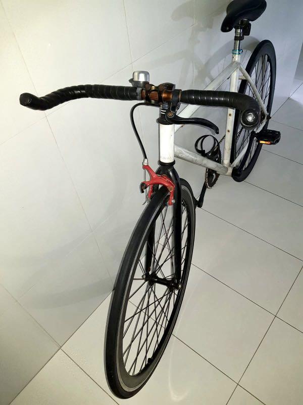 700c fixie with flip flop rims. Aluminium bull horn bar with dual pivot ...