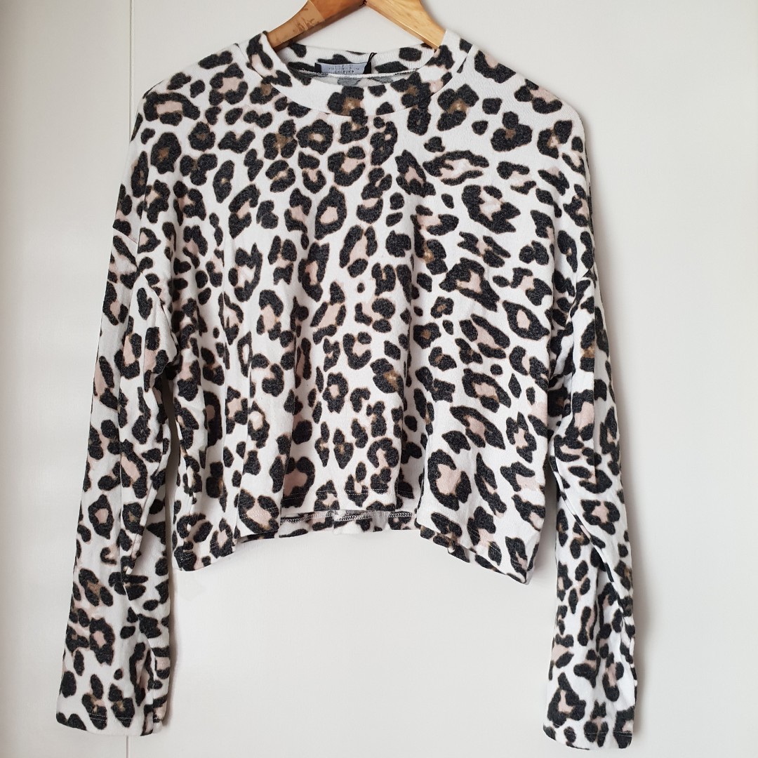 Bershka Leopard Sweater Fesyen Wanita Pakaian Wanita Atasan di