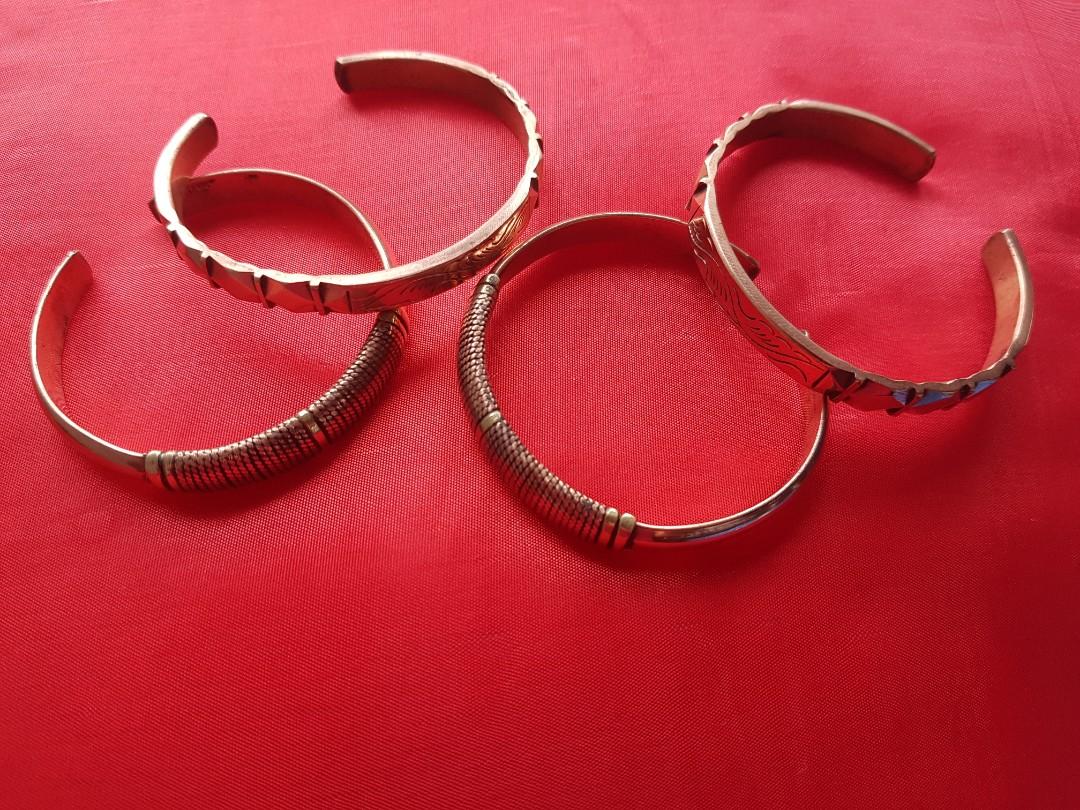 Copper Bangles (Category: Vases & Decorative Bowls) located in Kuala Lumpur. Submitted by tarasia (Listing ID 1056778725, Image 1). Description: Thick copper bangles.