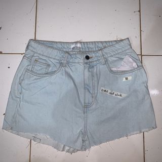 (Category: ) located in . Submitted by cb.closet (Listing ID 1056774297, Image 1). Description: .