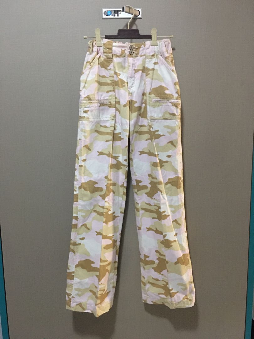 Gap camo pants shop