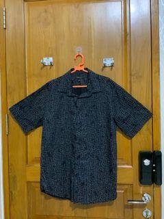 Kemeja Hitam