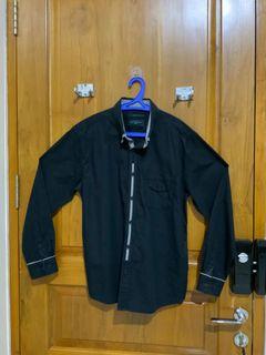 Kemeja Hitam Contempo