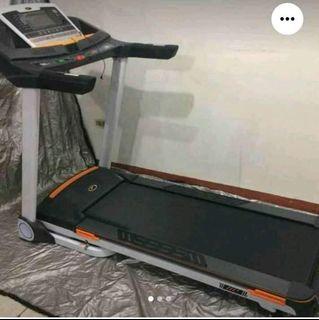 Matrix 901 electric motorized treadmill