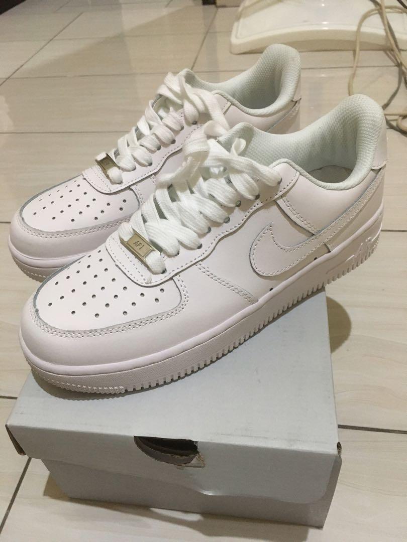Nike Air Force 1 Triple White Fesyen Pria Sepatu Sneakers Di Carousell