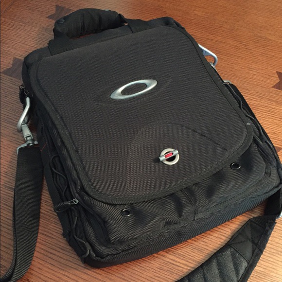 Oakley Tactical Field Gear Laptop Sling Cross body Men s Fashion