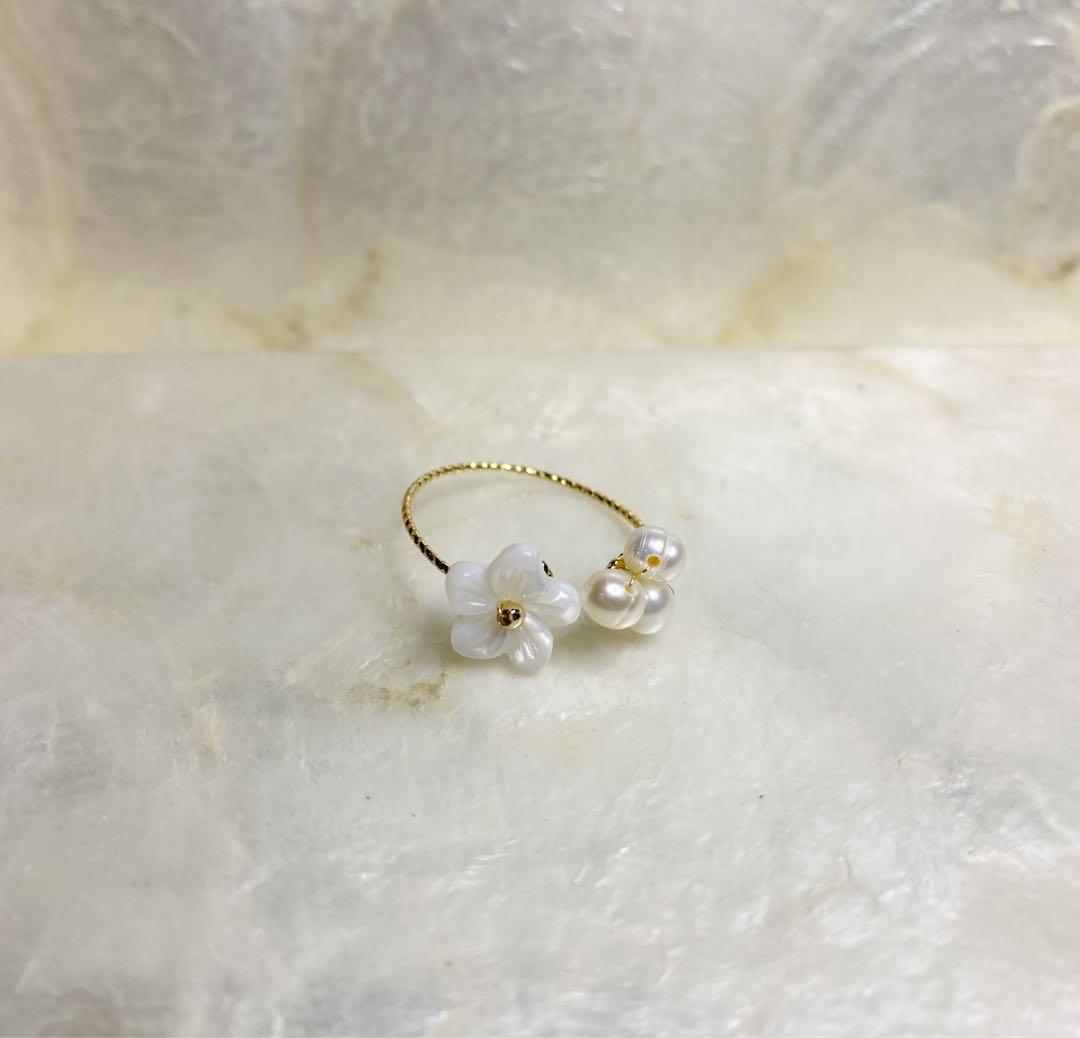 Pearl Shell Flower Ring (Category: Rings) located in Manila. Submitted by jbsquared (Listing ID 1056798396, Image 3). Description: Simple but super pretty! 🌸 Materials used: copper and gold plated Follow us on Instagram: @stylewithaccessoire.