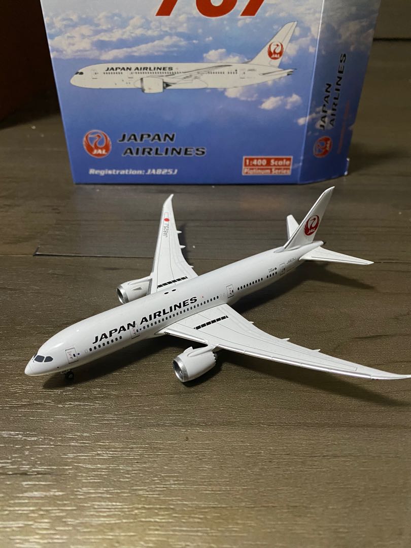 Phoenix 1/400 Japan Airlines B787-8 JA825J, Hobbies & Toys, Toys