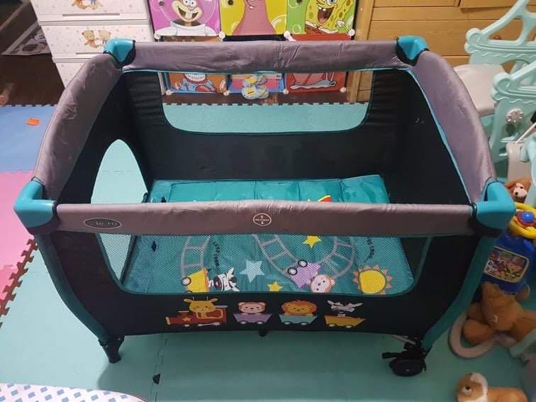 Preloved crib top