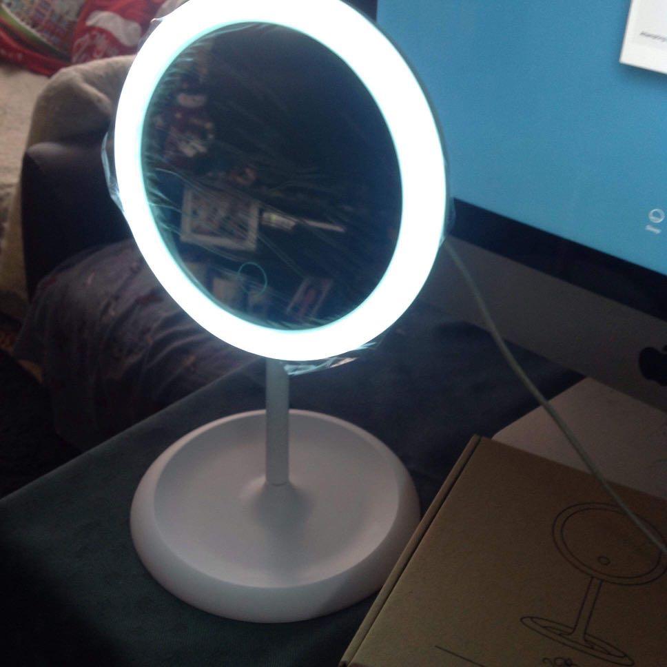 Ringlight Smart LED Touch Screen Makeup Mirror (Category: Vision Care) located in Quezon City. Submitted by dmx01 (Listing ID 1056730486, Image 1). Description: For sale! Brand New Ringlight Smart LED Touch Screen Makeup Mirror Pink available .