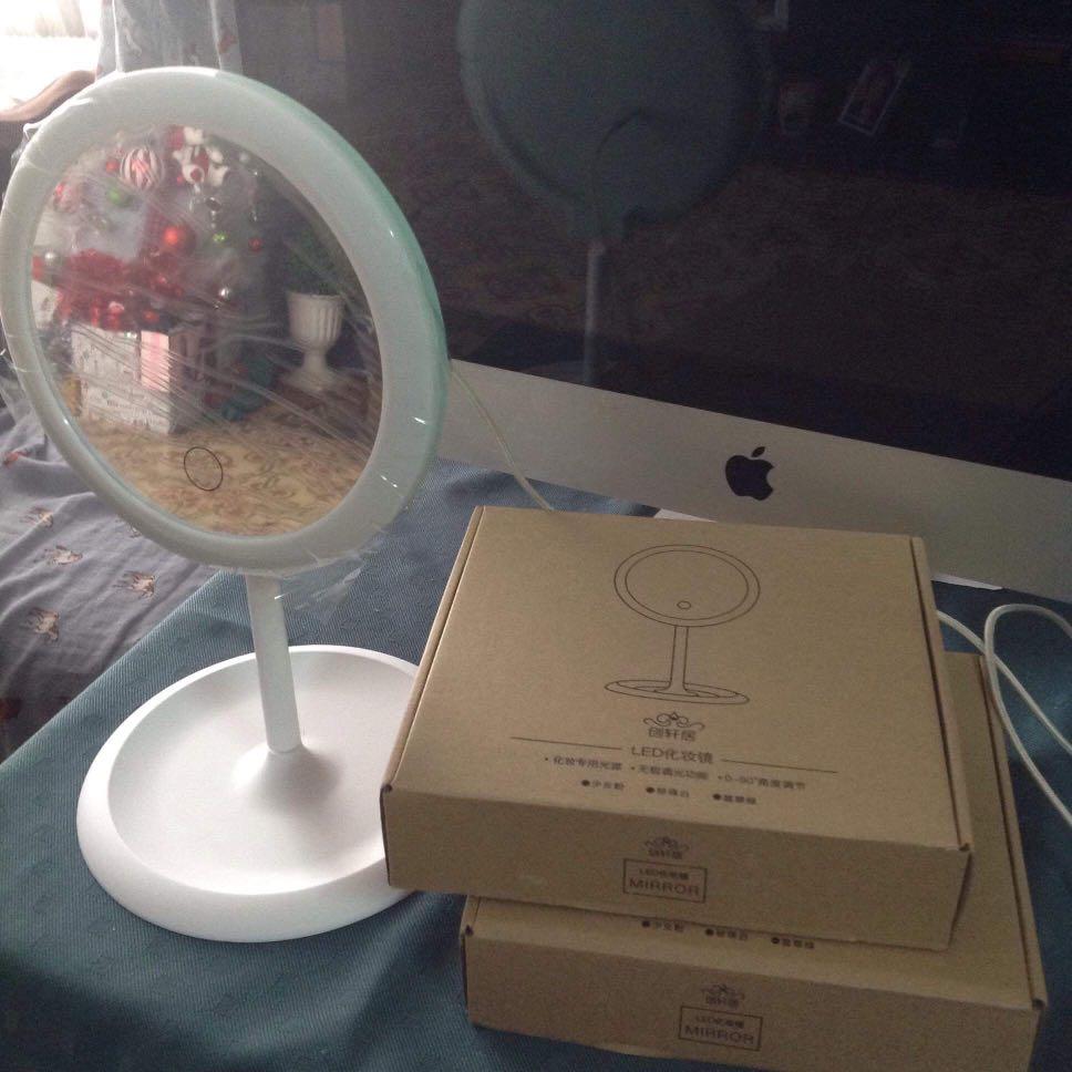 Ringlight Smart LED Touch Screen Makeup Mirror (Category: Vision Care) located in Quezon City. Submitted by dmx01 (Listing ID 1056730486, Image 2). Description: For sale! Brand New Ringlight Smart LED Touch Screen Makeup Mirror Pink available .