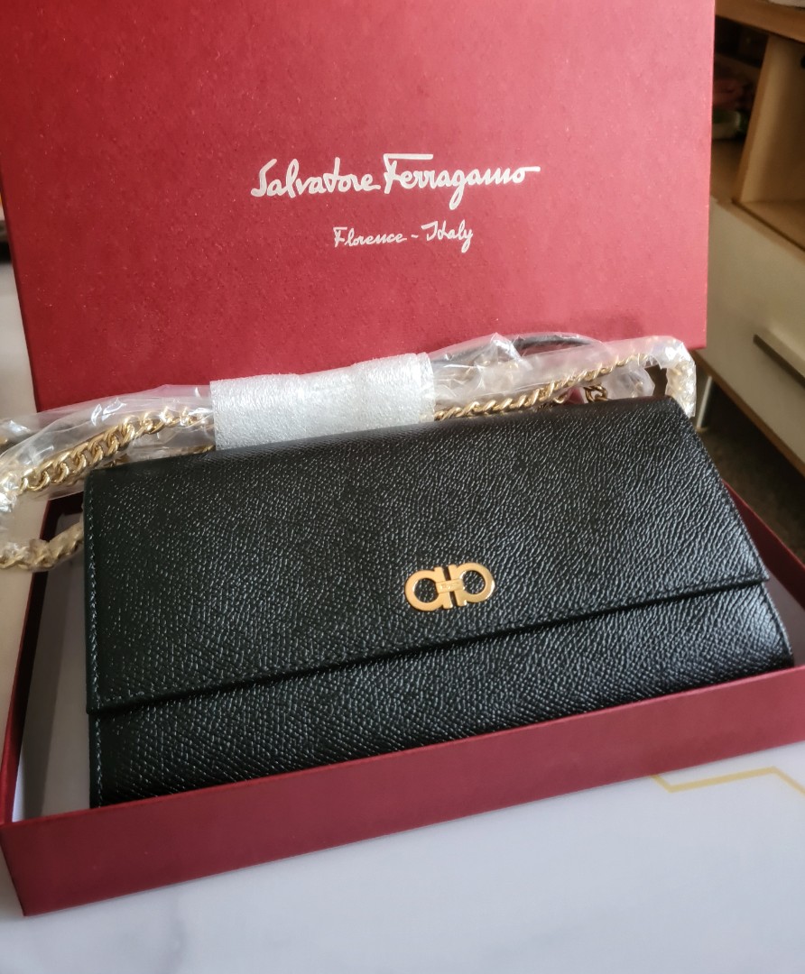 Salvatore ferragamo 2025 wallet on chain