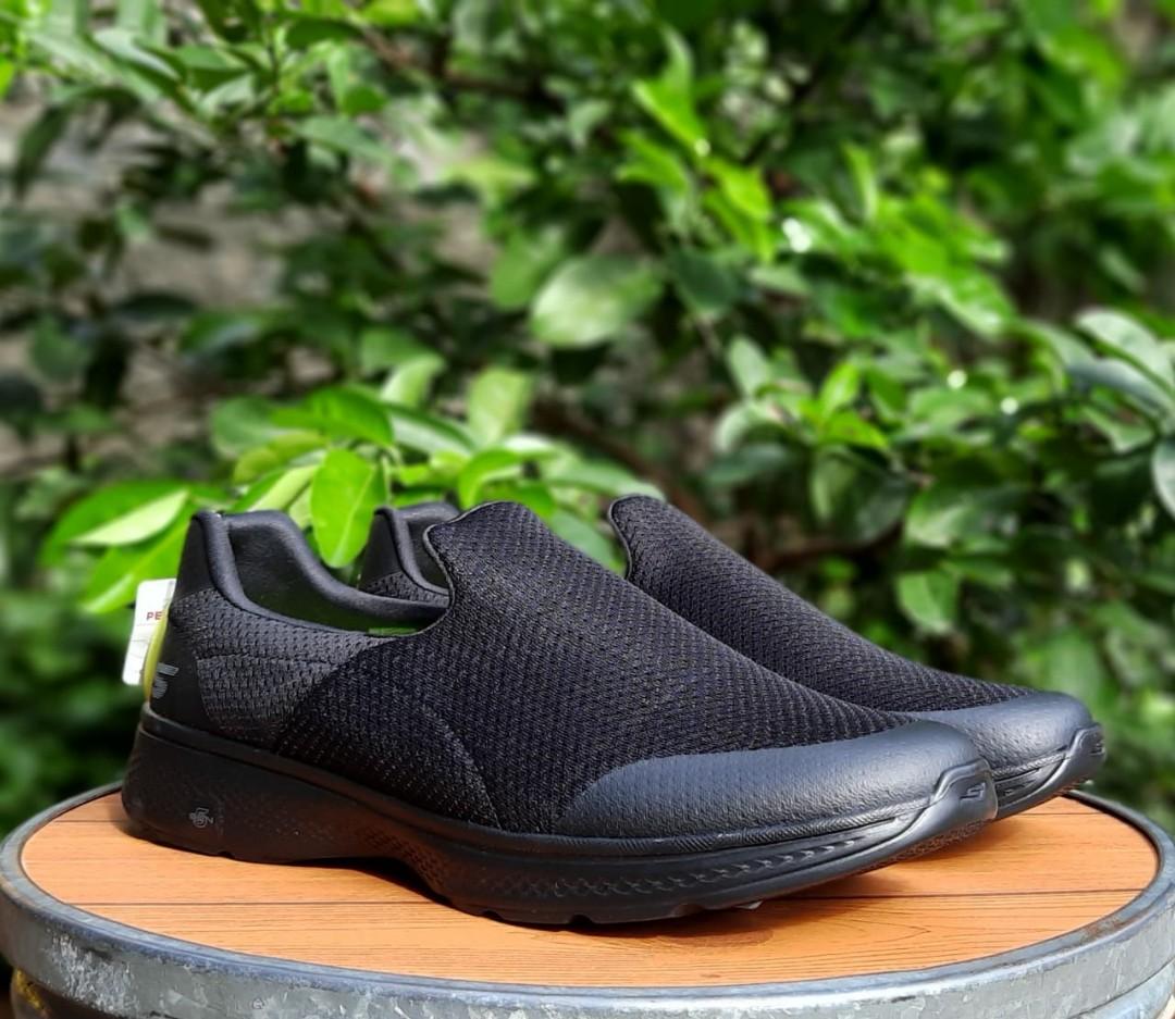 Sepatu skechers hotsell go walk 4