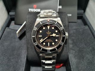 (Category: ) located in . Submitted by luxe_watch (Listing ID 1056776679, Image 1). Description: .