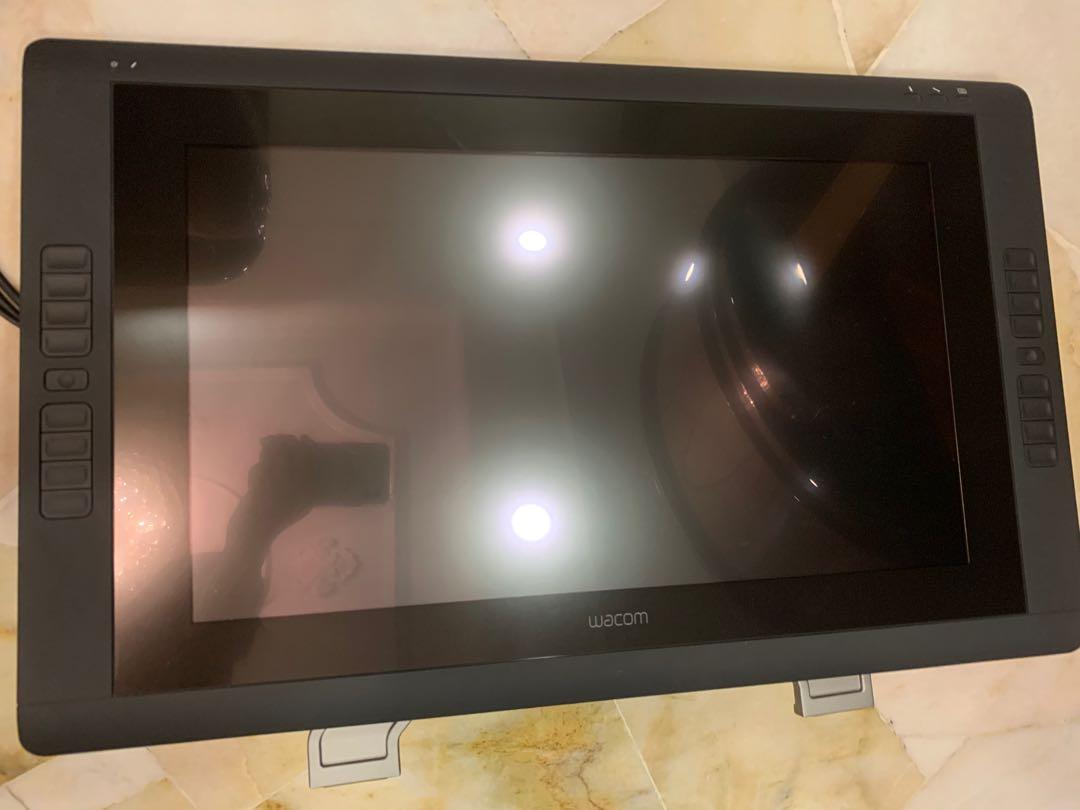 Cintiq DTH2200 22” HD Touch Pen Display. WON’T TURN ON, Mobile