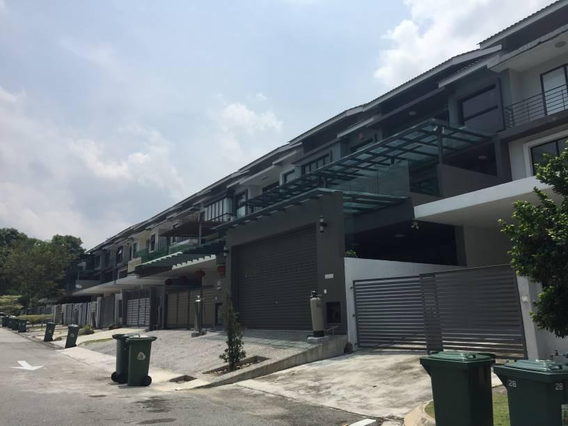 Wts 5 Year Grr At Dale Lakefields 3 Story Superlink Property For Sale On Carousell