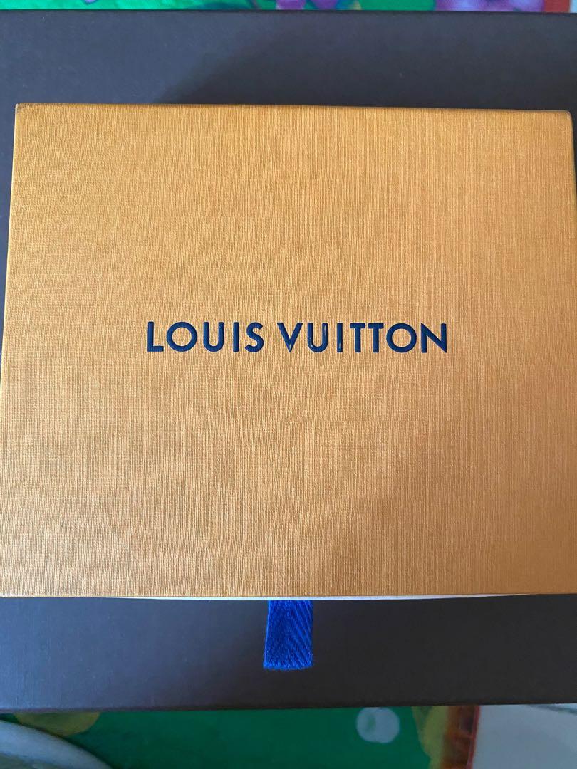 💯 Authentic vintage Louis Vuitton money clip fold Wallet, Men's Fashion,  Watches & Accessories, Wallets & Card Holders on Carousell