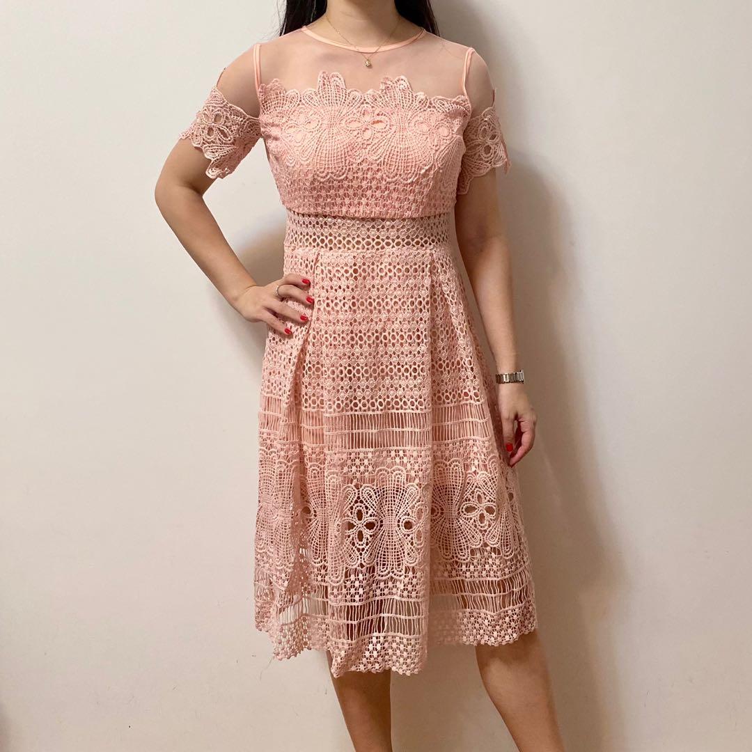 boohoo exclusive sleeveless lace midi dress in pink
