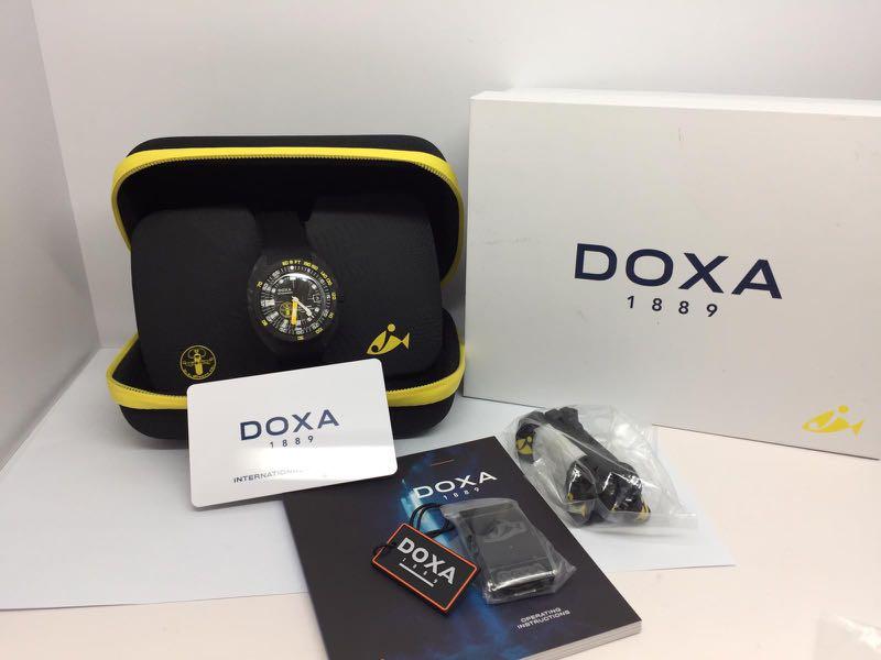 DOXA SUB 300 Sharkhunter Carbon Aqua Lung US Diver Ref 822.70.101AQL.20 Limited Edition
