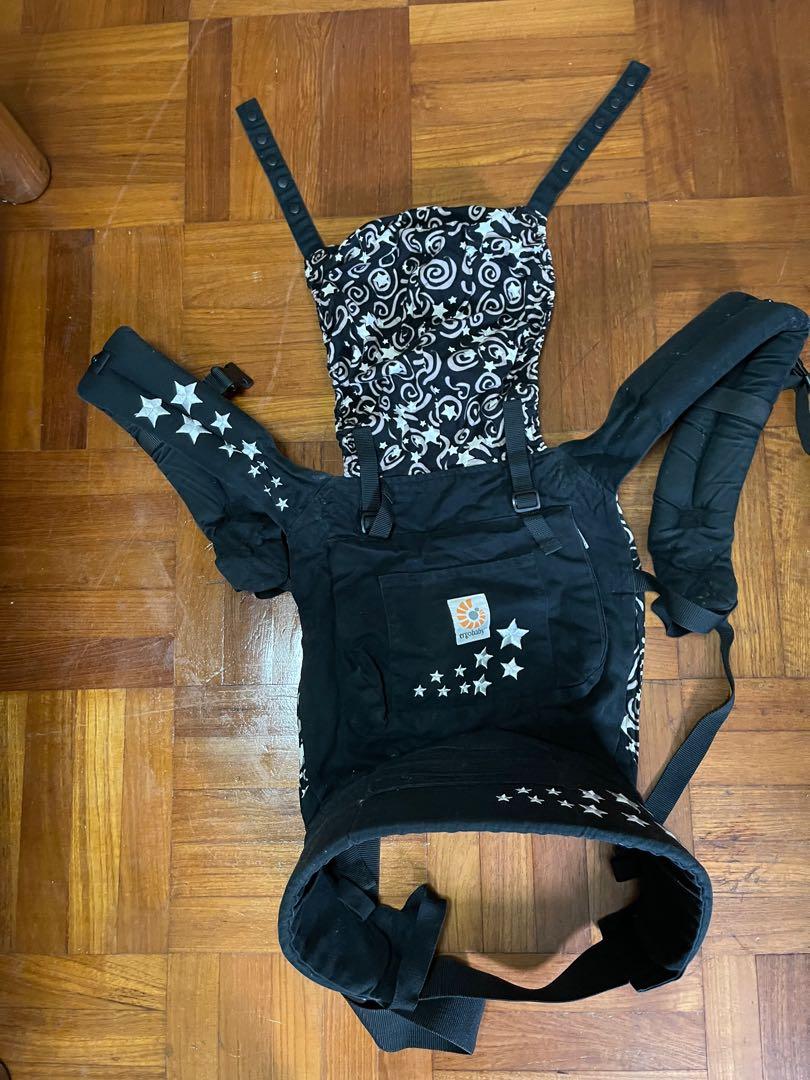 Ergo black stars carrier with free 2 sets drool pads, Babies & Kids