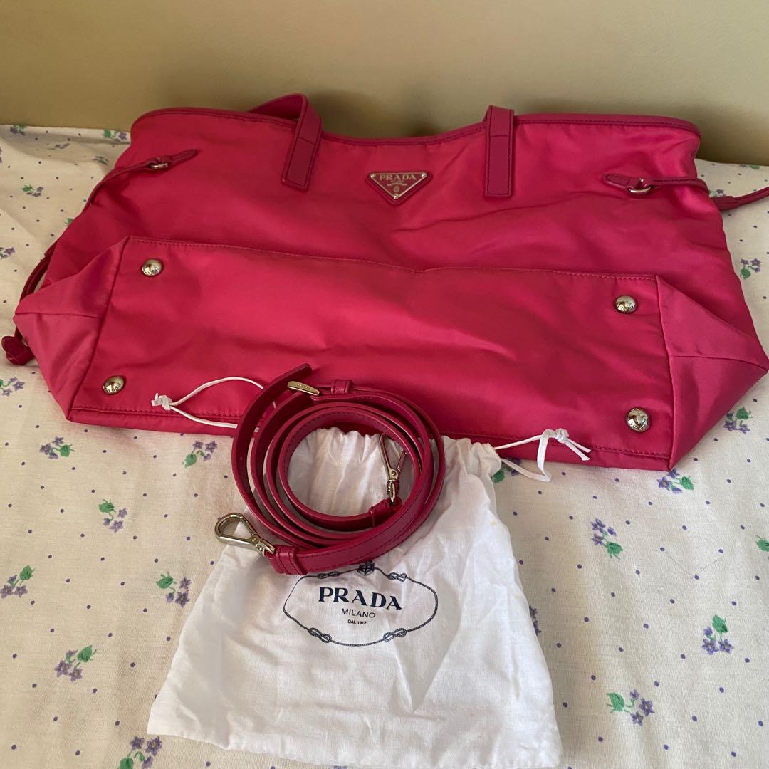 🌻 Guaranteed Authentic 2 way Prada Bag (Category: Luxury Bags & Wallets) located in Taguig. Submitted by chibengco (Listing ID 1056998553, Image 1). Description: Guaranteed Authentic Prada Bag 2 way.