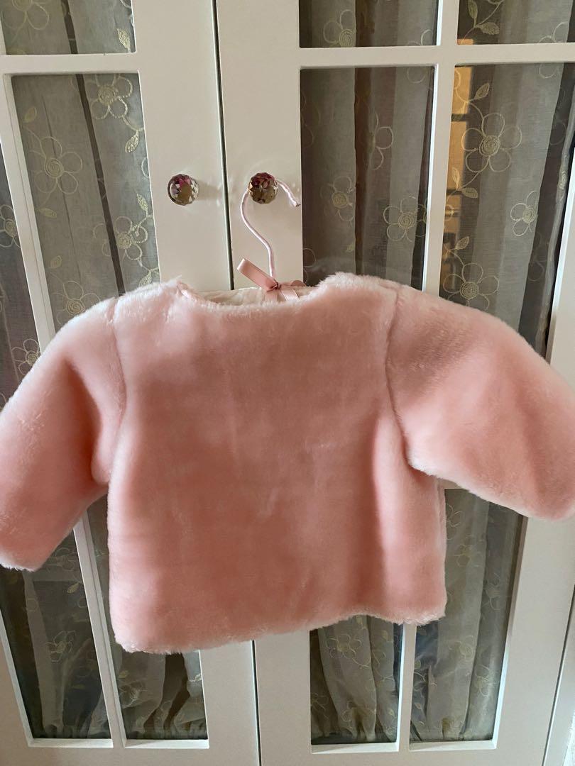 Mides princess jacket （分類：嬰兒及小童流行時尚）位於 Hong Kong。 由 hks.collection 提交（商品編號 1056897708，圖片 2）。簡介： Excellent condition like new Perfect match with princess dress during autumn & winter season Size 18m and can fit up to age 3 -4 。