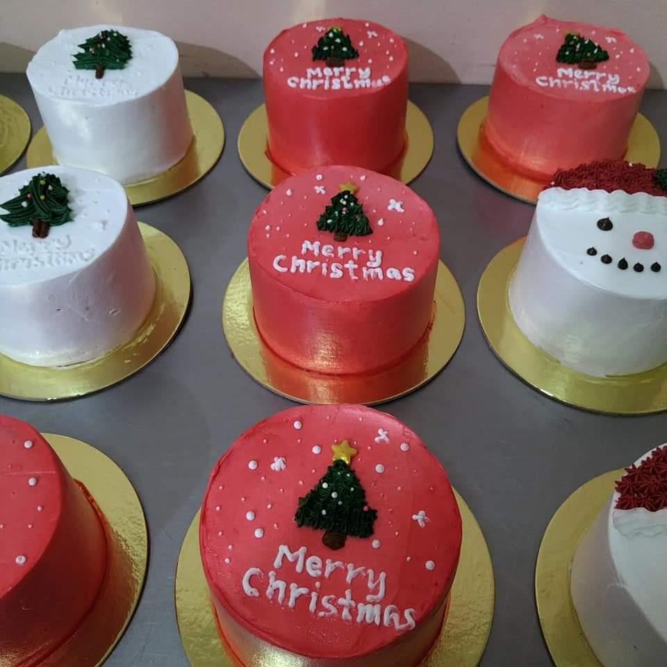 🎅🎄 MINI CHRISTMAS CAKES 🎅🎄ORDER YOURS... - A Sweet Temptation | Facebook