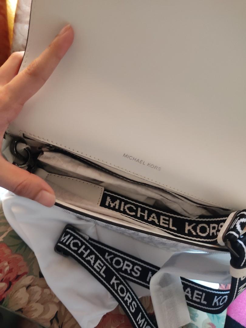 Mk michael kors sling bag (Category: Luxury Bags & Wallets) located in San Fernando. Submitted by aiv30 (Listing ID 1056891396, Image 3). Description: original MK sling bag from USA with dust bag BRANDNEW super ganda 😍.