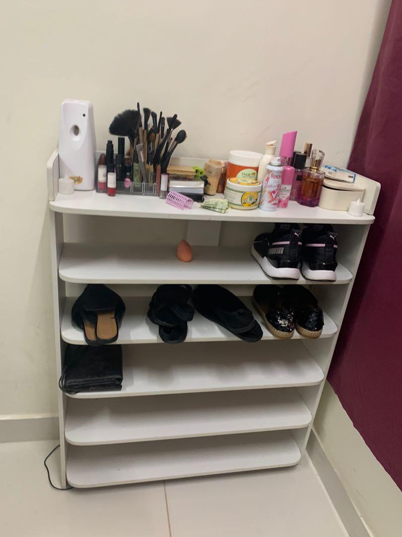 Dressing outlet table rack