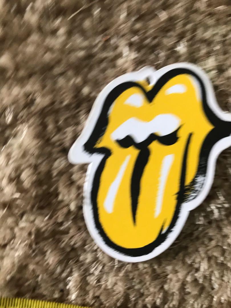 The Rolling Stones label tag lidah bisa jadi keychain ...