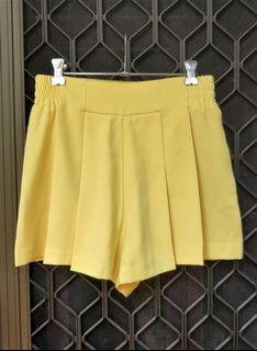 ZARA Shorts Sunshine Yellow Pleated Scrunch Waist Mango Free People Kookai