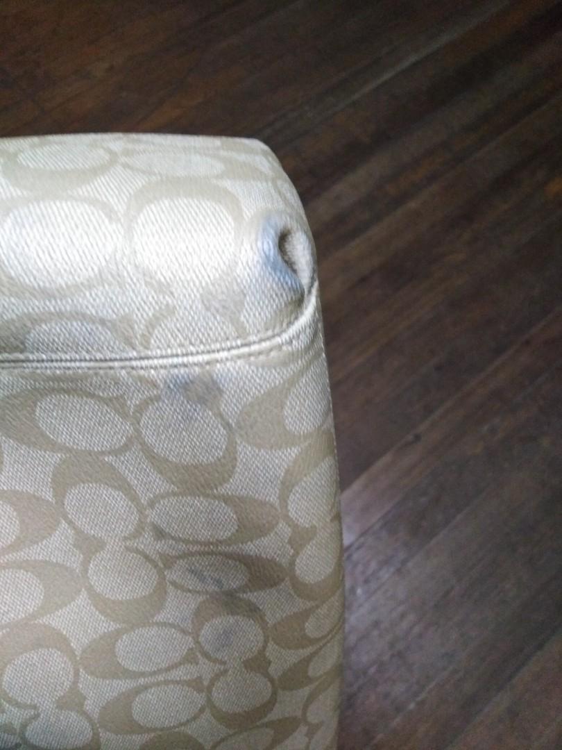 💯% authentic COACH bag bought in the US 12in x 9in w/ some greyish stain  (see last 3 pictures) . VERY Negotiable at a reasonable price offer,  Luxury, Bags & Wallets on Carousell