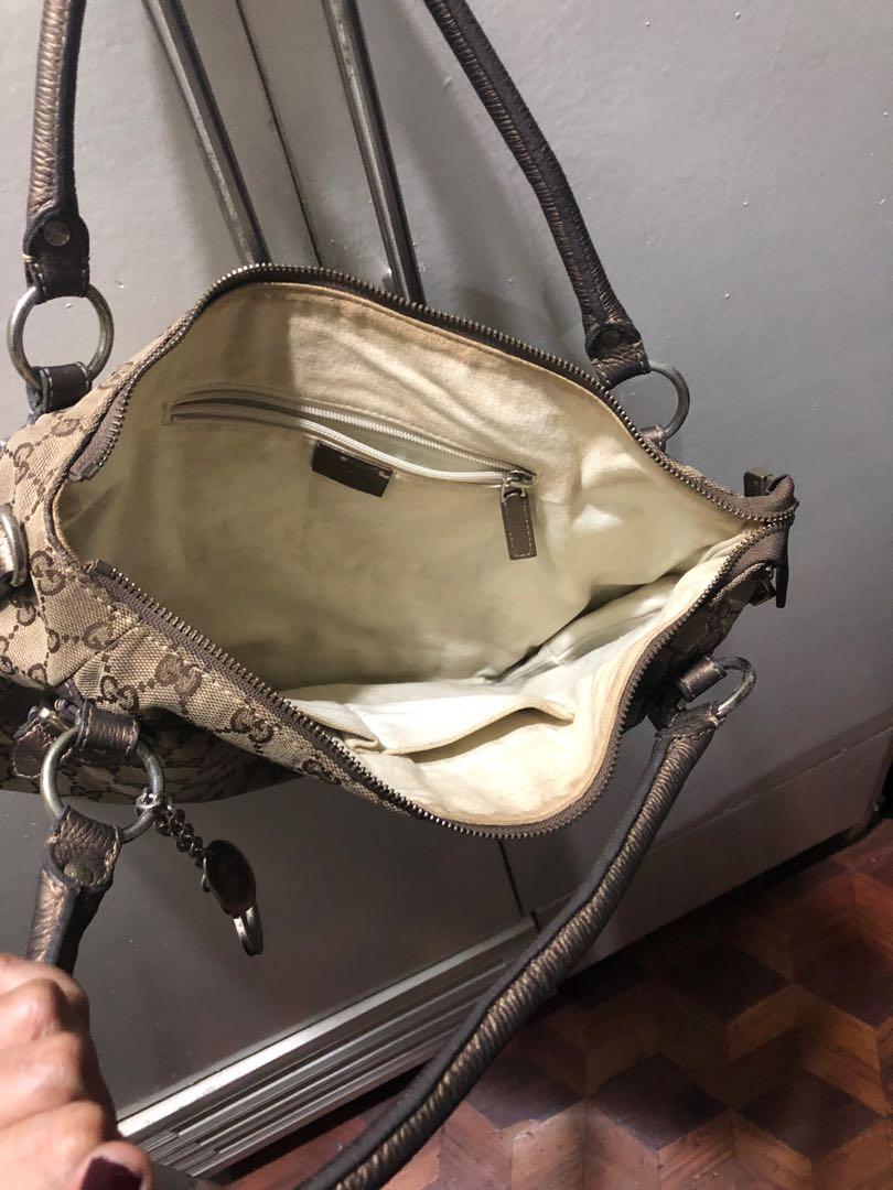 Gucci handbag (Category: Luxury Bags & Wallets) located in Manila. Submitted by bondea (Listing ID 1057214833, Image 3). Description: With serial code as shown in the photo No flaws.