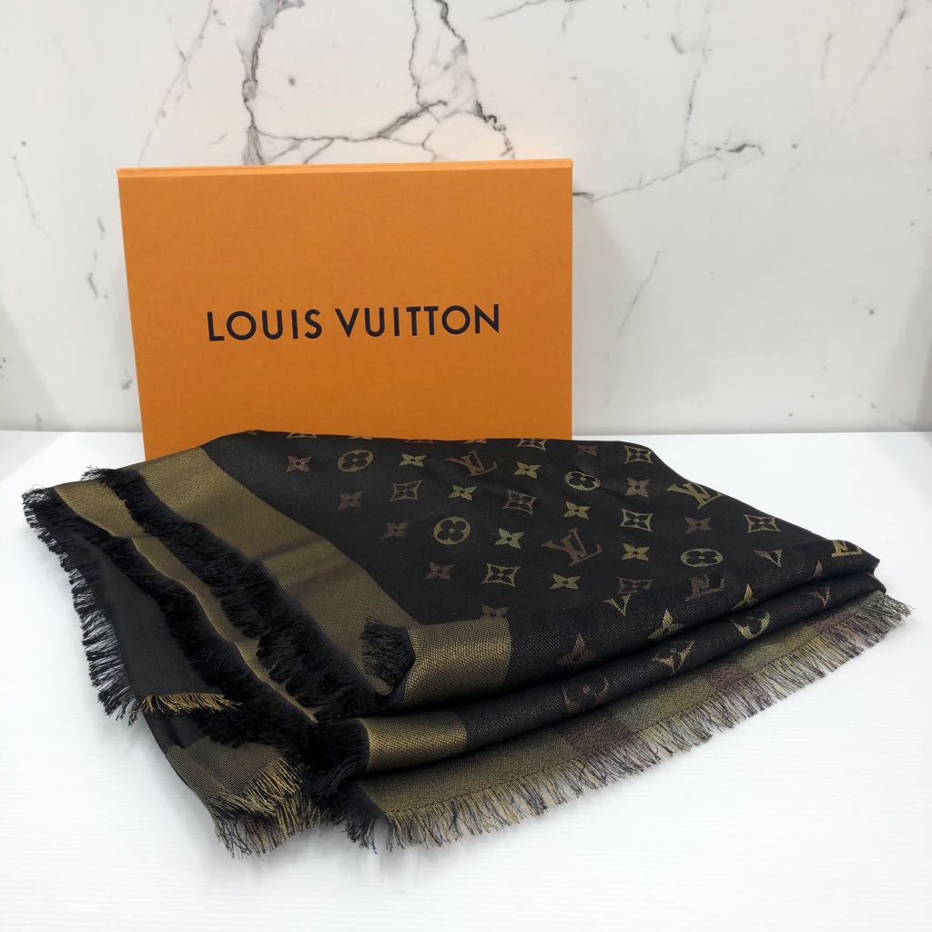 Louis Vuitton Monogram So Shine Red Shawl - AWL1761 – LuxuryPromise