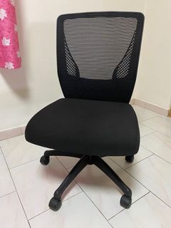 (Category: ) located in . Submitted by clearing_wardrobes (Listing ID 1057118016, Image 1). Description: .