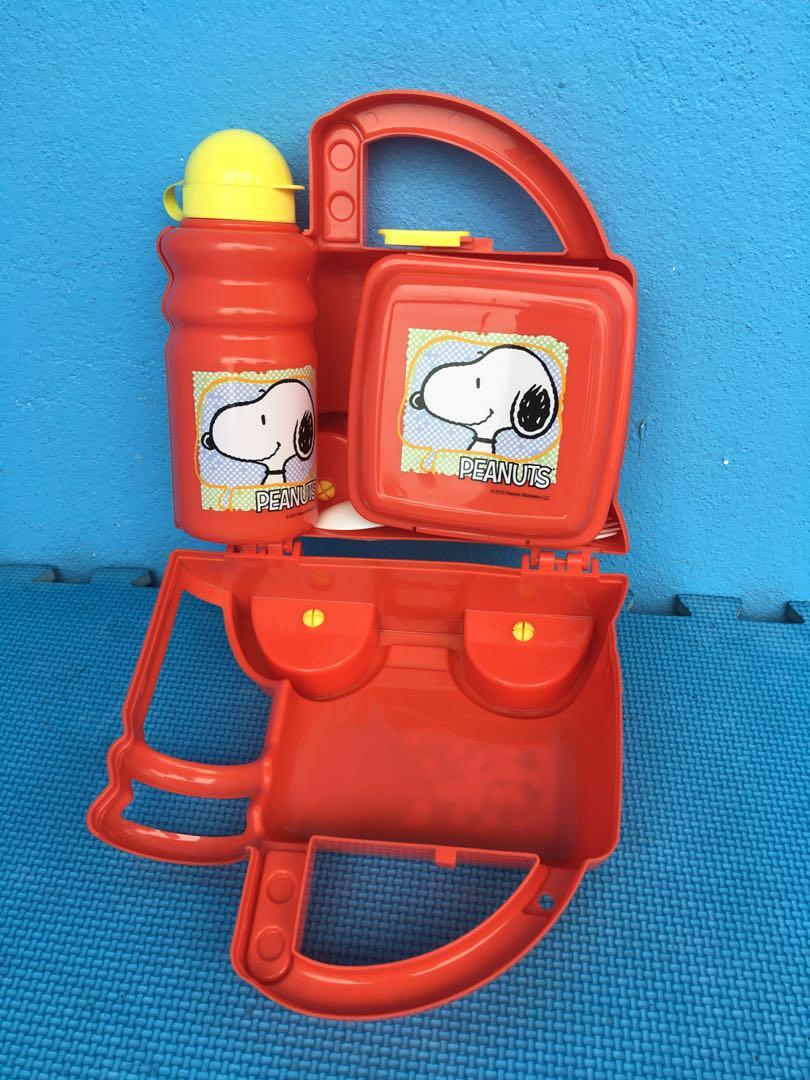 PEANUTS Lunchbox Kit (Category: Weaning & Toddler Feeding) located in Mabalacat. Submitted by whowannashoppe (Listing ID 1057279773, Image 2). Description: P250.00 + SF LAST PRICE POSTED. Auto pass sa tatawad. SNOOPY LUNCHBOX KIT ▪️ Zip-on Tumbler ▪️ Lunchbox ▪️ Spork (Browse photos for details.) ✔️ new ✔️ authentic Peanuts items ✔️slide lock to open/close ✔️ good quality plastic materials ✔️ actual photos posted ✔️ personal collection. unused. f