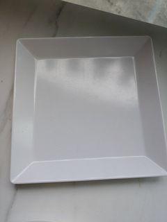 Preloved 9 inch plastic plates