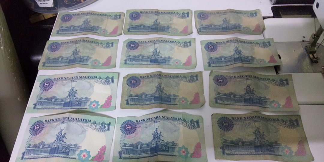 Ringgit lama (Category: Currency) located in Batu Pahat. Submitted by CeeAfia (Listing ID 1057227010, Image 2). Description: combo digalakan. ofer Harga kena Harga angkat terusss jgn leceh.. serious buyers.