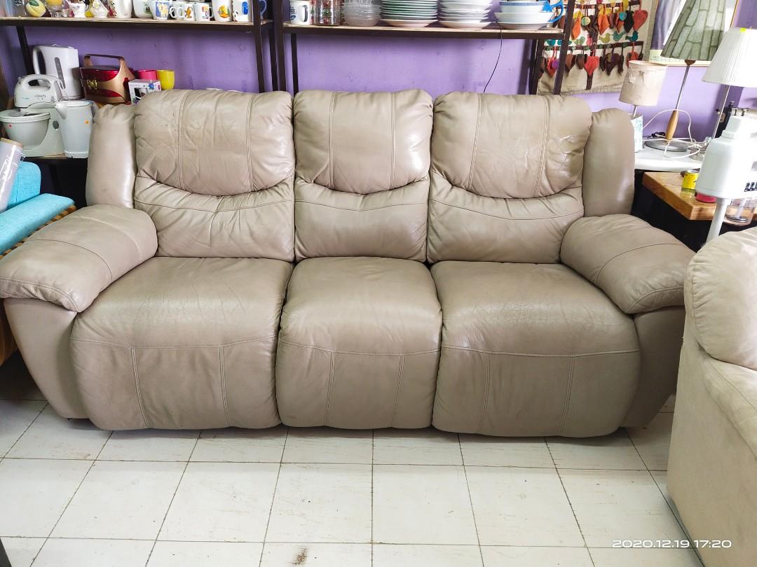 Lelong Sofa Terpakai / The flex modular sofa can be arranged in a