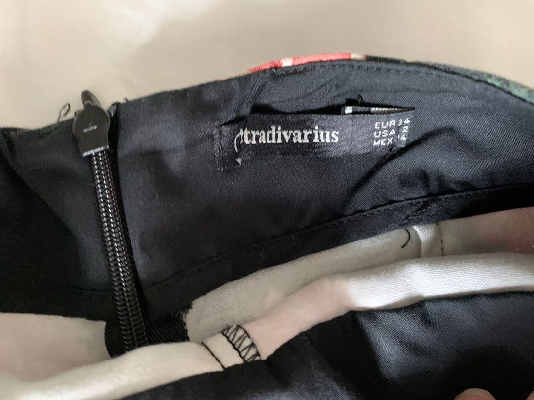 stradivarius floral skort / skirt (Category: Skirts) located in Mandaluyong City. Submitted by maiashops (Listing ID 1057115007, Image 2). Description: - one of my favorites :(( - RFS: don’t wear it na - MOP: gcash or bdo.